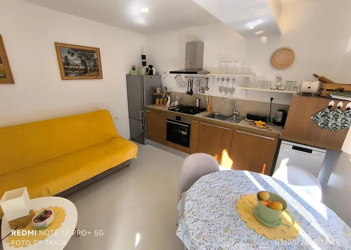 아파트 Apartma Rea Izola, Pergola & Terassa, Parking *