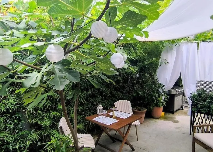 아파트 Apartma Rea Izola, Pergola & Terassa, Parking *