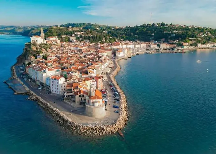 아파트 Apartma Rea Izola, Pergola & Terassa, Parking *