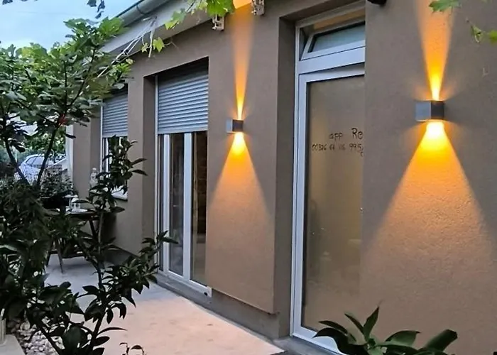 아파트 Apartma Rea Izola, Pergola & Terassa, Parking