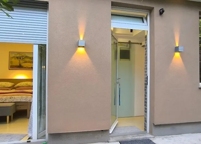 아파트 Apartma Rea Izola, Pergola & Terassa, Parking *